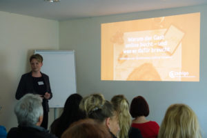 Anne-Kathrin Liebthal leitet einen Workshop beim 2. Tourismustag im Lausitzer Seenland 